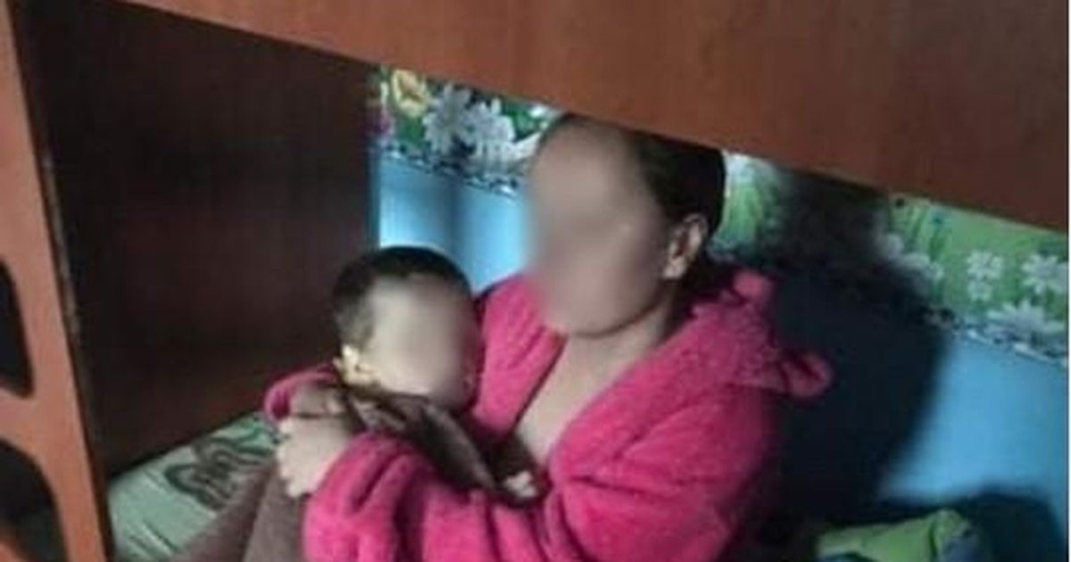 Мать душила. Женщина задушила ребенка.