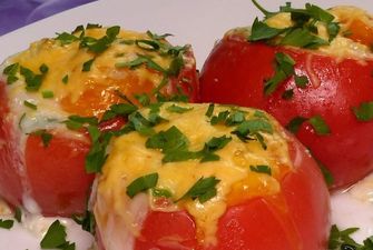 Рецепт дня: «Бомбический» завтрак из помидоров с яйцами