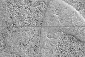 На поверхности Марса заметили странные знаки: опубликовано фото