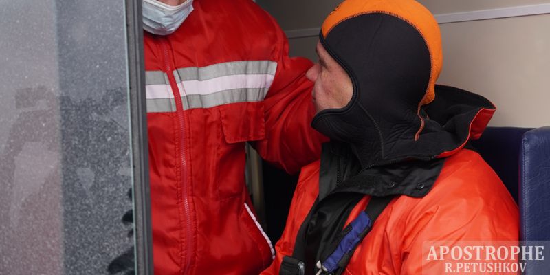 Шквальный ветер чуть не сорвал учения спасателей под Киевом: фото