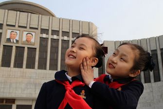 Бомба и Пистолет: в КНДР родителей заставляют менять имена детей на "идеологические"