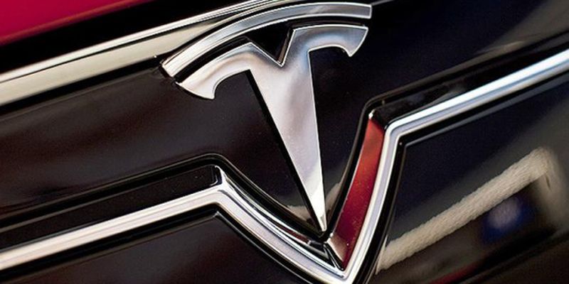 Tesla за год продала рекордное количество электромобилей