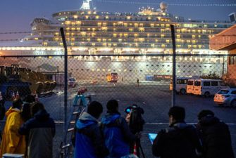 Коронавирус на лайнере: стало известно, когда незараженные пассажиры начнут покидать его