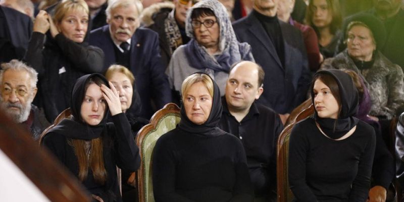 Прощание с Лужковым: на церемонию пришла вдова экс-мэра Москвы и дочери