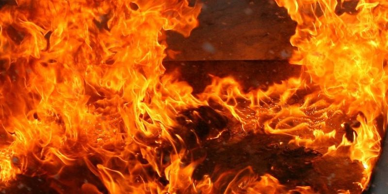 На Троещине в Киеве дотла сгорел обувной магазин
