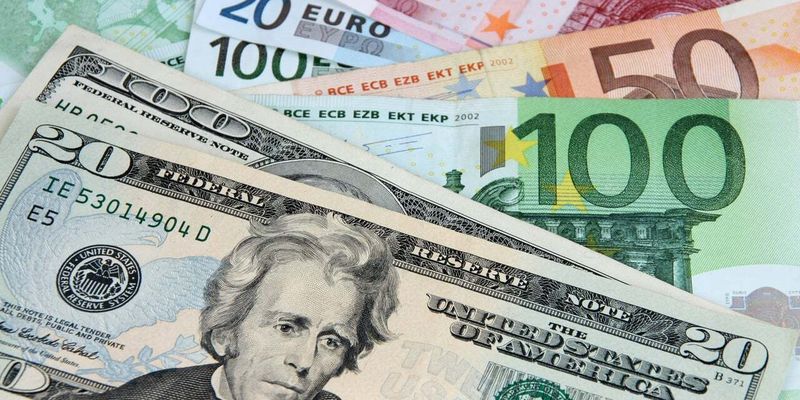 После выходных доллар и евро подорожали: курс валют на 13 ноября
