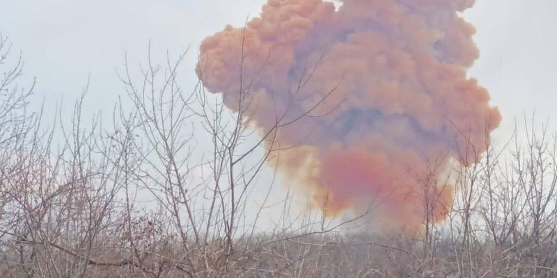 Войска РФ в Рубежном попали снарядом в цистерну с азотной кислотой: что делать при отравлении
