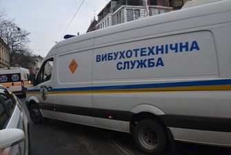 В четырех украинских городах "заминировали" ТРЦ