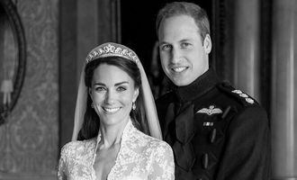 Старое фото в мрачных тонах: как выглядит портрет принца Уильяма и Кейт Миддлтон в честь годовщины