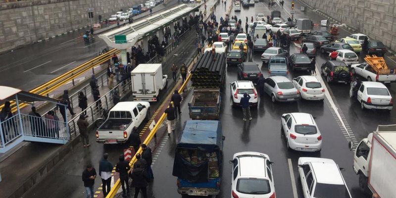 Протести через ціни на пальне в Ірані: є загиблі