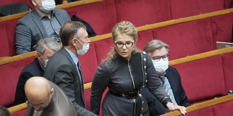 Помолодевшую Тимошенко засняли в Раде с новой прической