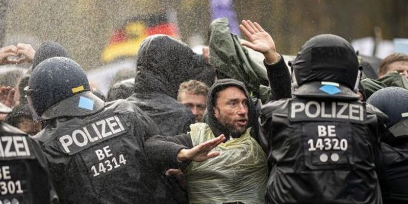 Пандемія коронавірусу: у Німеччині відбулися протести проти локдауну