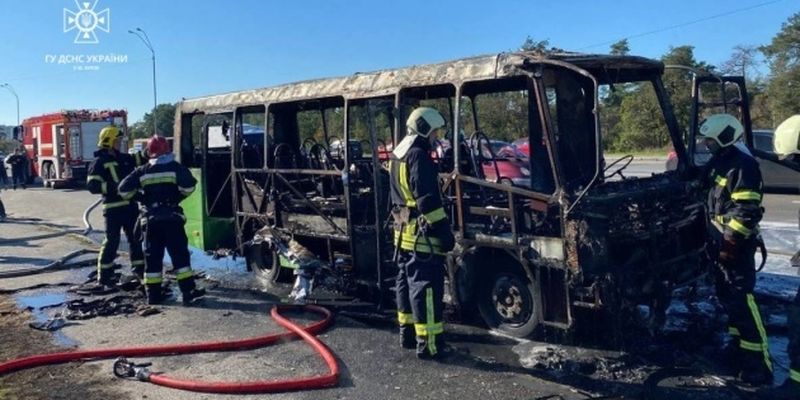 В Киеве на ходу сгорела маршрутка