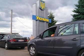 На українських кордонах в чергах стоять десятки авто: на яких пунктах пропуску найбільші затори