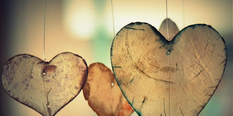 Учені пояснили, які хвороби можна "вилікувати" коханням