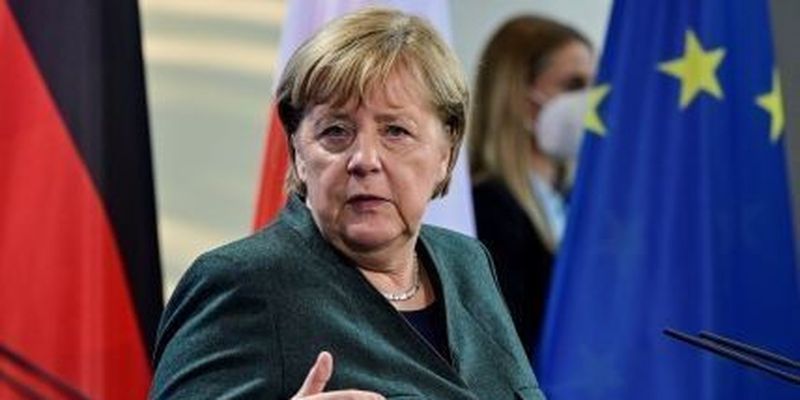 Меркель пояснила, чому не змогла відмовити Путіна від війни: "В політиці зі мною все скінчено"