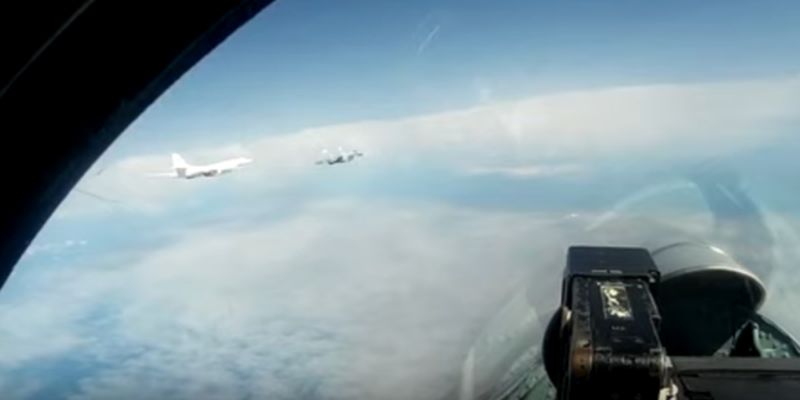 Фінляндія підняла винищувачі через три військові літаки РФ