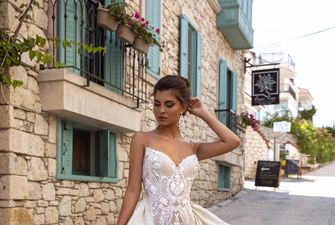 Класична біла весільна сукня зазнає разючих змін