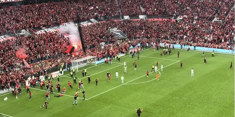 Впервые в истории. В чемпионате Германии по футболу случилось событие, которого ждали 120 лет. Видео