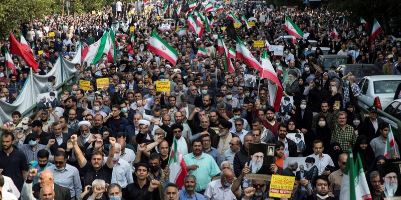 Депутаты одобряют: в Иране могут казнить всех задержанных протестующих