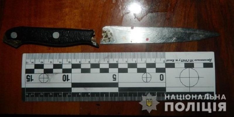 В Киеве женщина ударила ножом брата и вызвала ему скорую