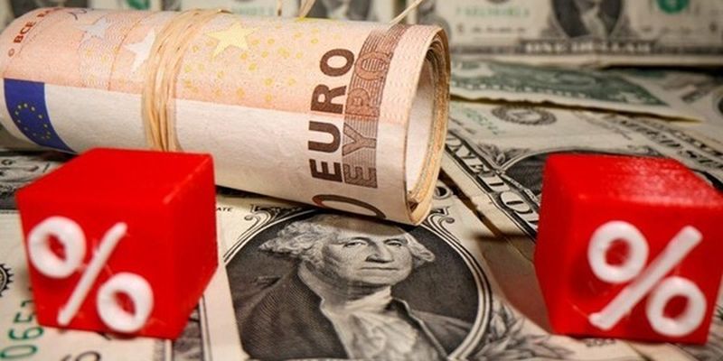 Курс валют на 12 октября, вторник: доллар и евро продолжают рост