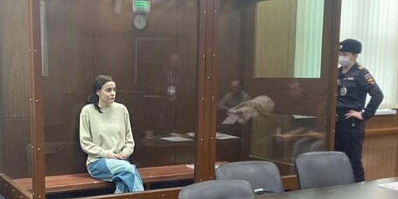 В России осудили девушку, бросившую "коктейль Молотова" на антивоенном митинге