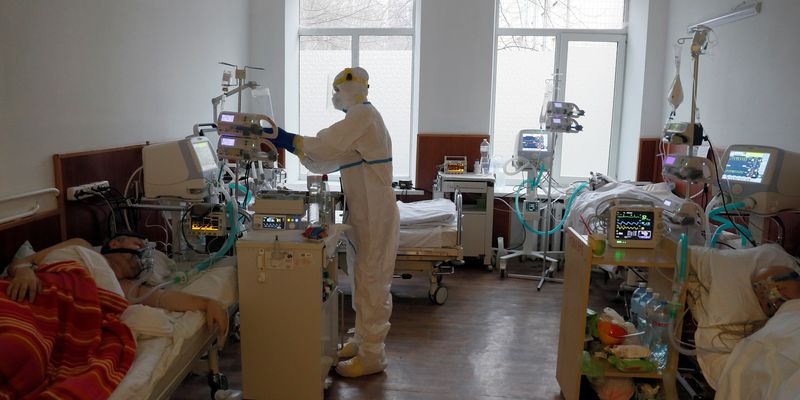 VIP-палаты и «бронь»: на Прикарпатье проверяют подозрительную заполненность COVID-больниц