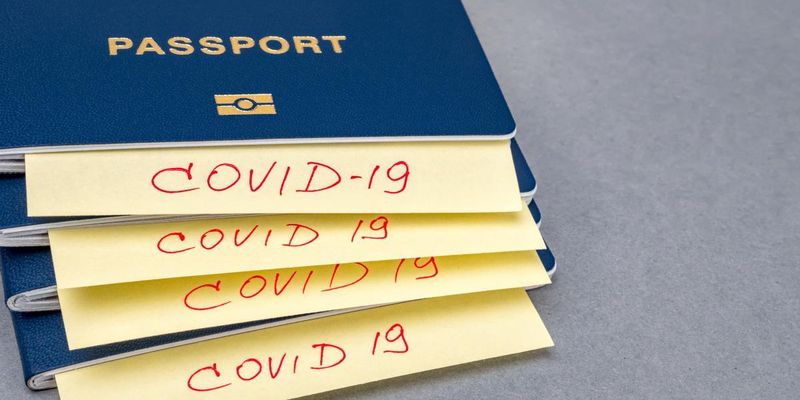 Первая страна в ЕС запускает COVID-паспорта для поездок