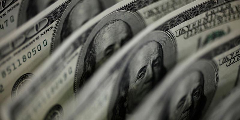 "Дырка в бюджете": эксперт рассказал, когда ждать нового скачка доллара