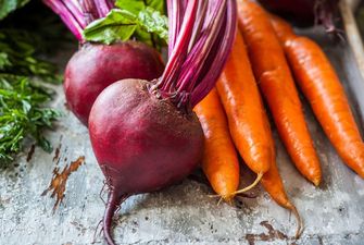 Медик назвал овощи, которые полезнее употреблять в отварном виде, а не в свежем