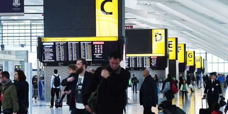 В аеропорту Лондона створюють спеціальні зони для перевірки пасажирів з Китаю