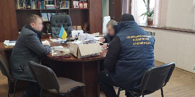 Зливали та перепродавали: на Харківщині викрили схему крадіжки палива на держпідприємстві
