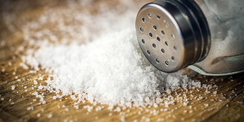  Не только в пищу: полезные лайфхаки с солью