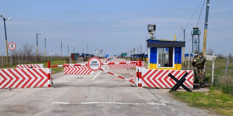 История увязла слухами: волонтер о том, почему не подорвали мосты с Крымом