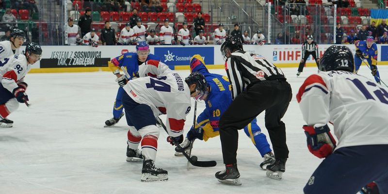 Украинские хоккеисты с победы начали олимпийский квалификационный турнир