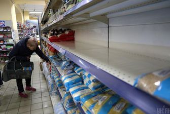 Ажіотажний попит на гречку, борошно та цукор в Україні знизився