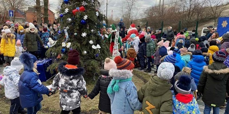 Праздник в ЖК "Ривьера": Дед Мороз, подарки, мастер-класс и сотни радостных детей