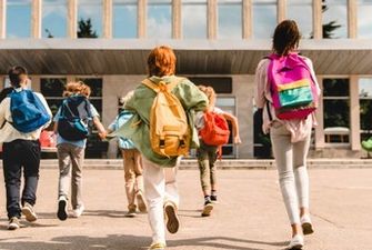 Учиться, но в школу не ходить: какие альтернативы у украинских детей за границей