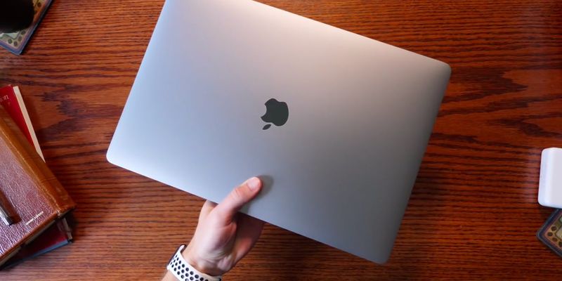 Apple представит первый ноутбук с собственным процессором