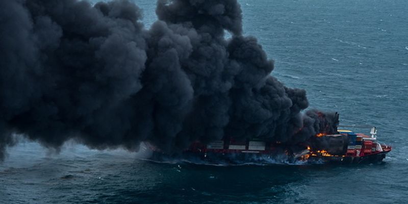 У побережья Шри-Ланки через 13 дней потушили пожар на контейнеровозе