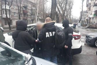 $5 тыс. за закрытие дела: на Днепропетровщине задержали адвоката и полицейскую
