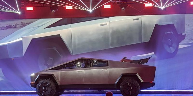 Пикап Tesla Cybertruck представлен официально. Действительно «бронетранспортер из будущего»
