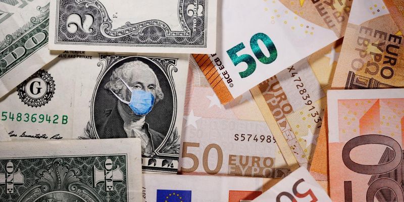 Експерт спрогнозував курс долара у 2022 році й дав українцям фінансову пораду