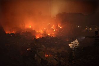 Грандіозна пожежа в Бангладеш знищила 15 тисяч будинків
