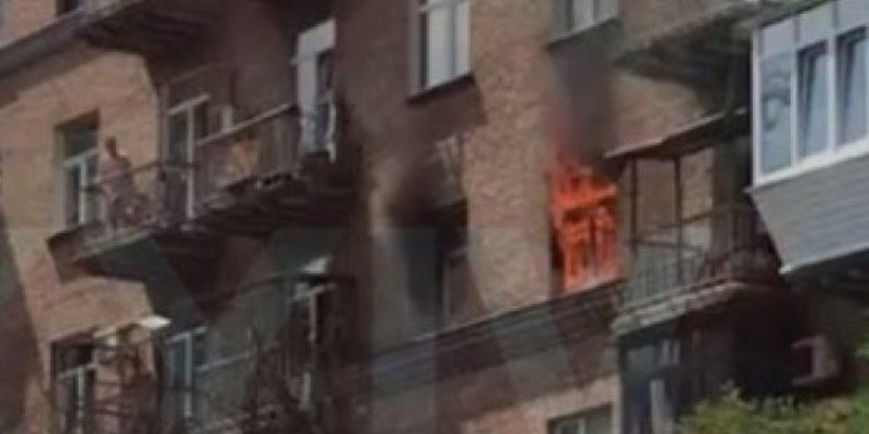 В Киеве горит многоэтажка, людей эвакуируют