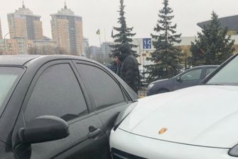 На Левобережной в Киеве пьяная девушка на белом Porshe повредила 5 припаркованных авто