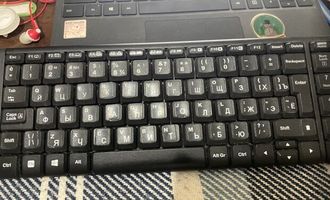 Клавиши снимать не придется: как быстро почистить клавиатуру компьютера