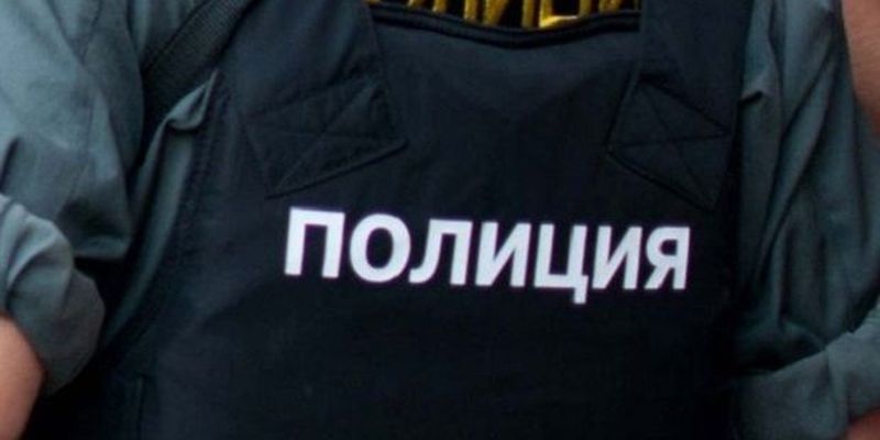 У Росії троє поліцейських згвалтували молоду дівчину прямо у службовій машині