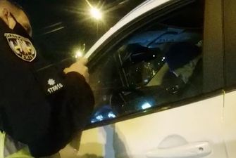 Пьяный водитель в Киеве уснул за рулем